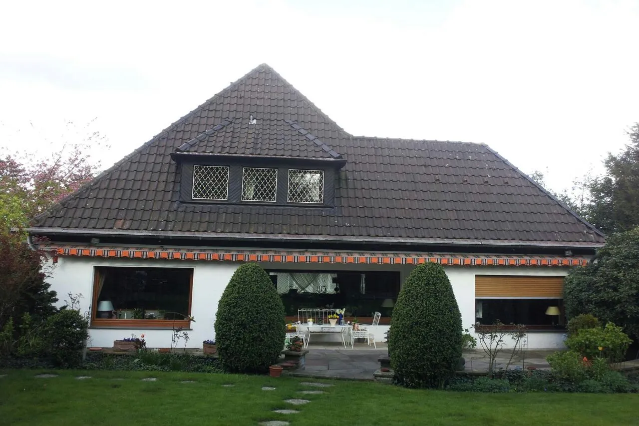 Walmdach in Mülheim an der Ruhr vor der Sanierung