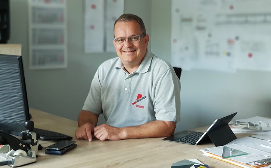 Ausbildung zum Dachdecker Job Baumeister, Dachdecker Jobs Deutschland Ausbildung, Karriere bei Baumeister Dachdecker, Handwerksberufe Ausbildung Dachdecker, Jobangebote Dachdecker Baumeister, Ausbildung im Dachdeckerhandwerk, Baumeister Jobs Handwerk Karriere, Ausbildungsplätze Dachdecker 2025, Dachdecker Lehrstelle Baumeister, Handwerk Jobs Dachdecker Ausbildung,